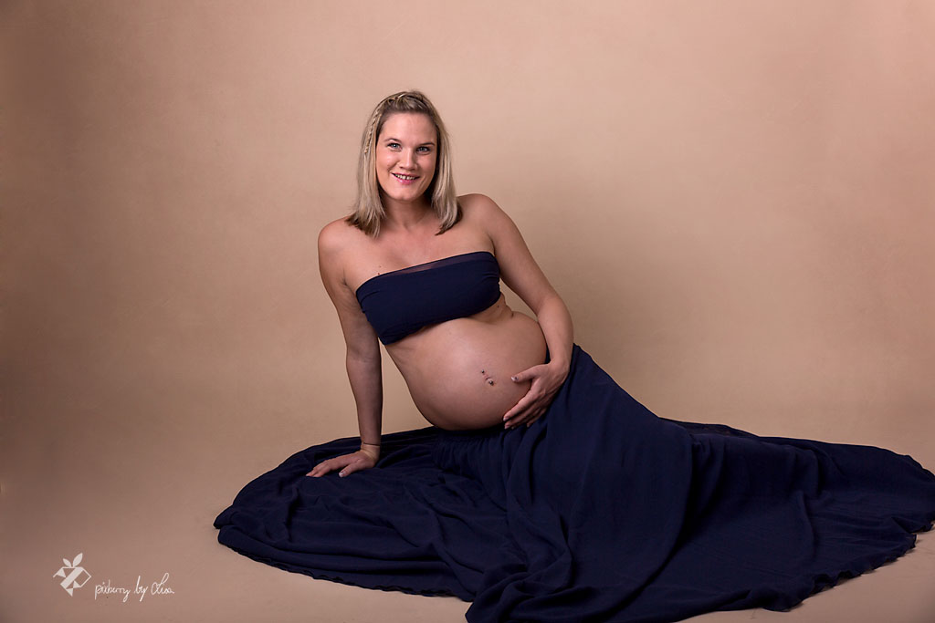 Moderne Babybauchfotografie in Asten bei Linz