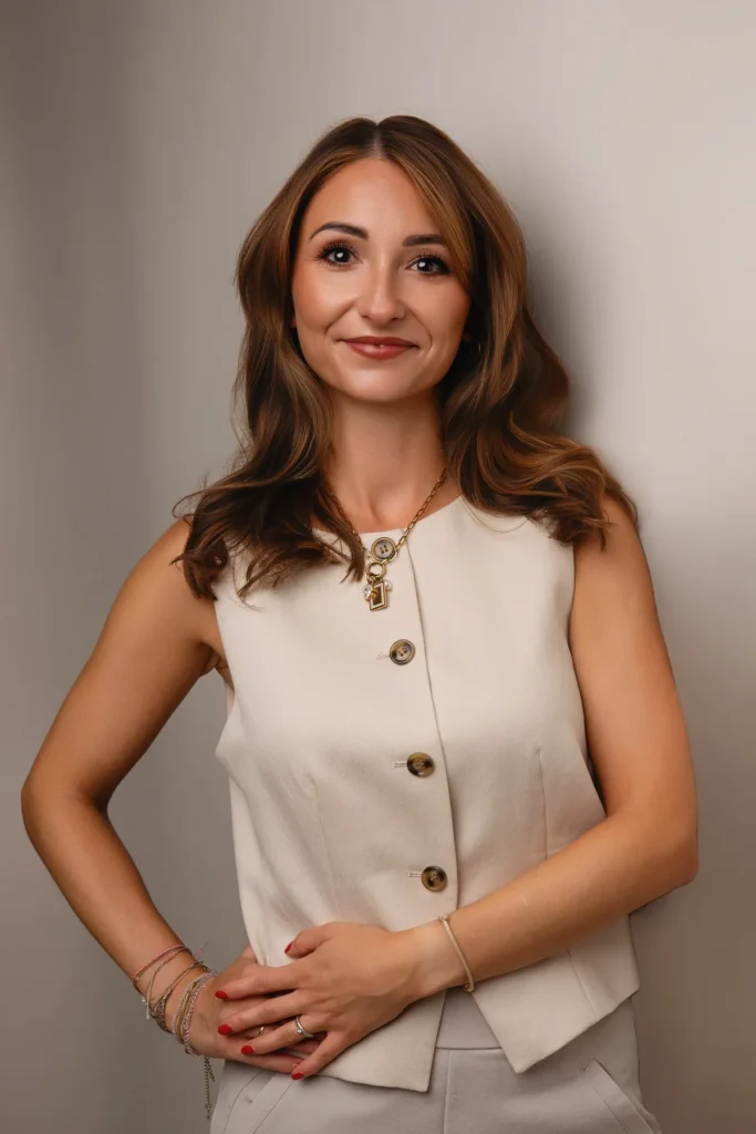 Marion, Lead-Visagistin für Haare und Make-up bei Pixberry Studio